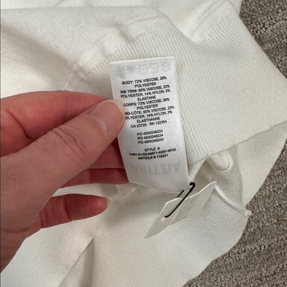 Aritzia Inspiration Sweater NWT White Size Small - Picture 11 of 12